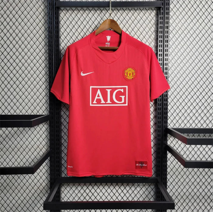 https://cdn.shopify.com/s/files/1/0911/7686/1985/files/MANCHESTERUNITED2007_08HOMESHIRT1.webp?v=1731956099