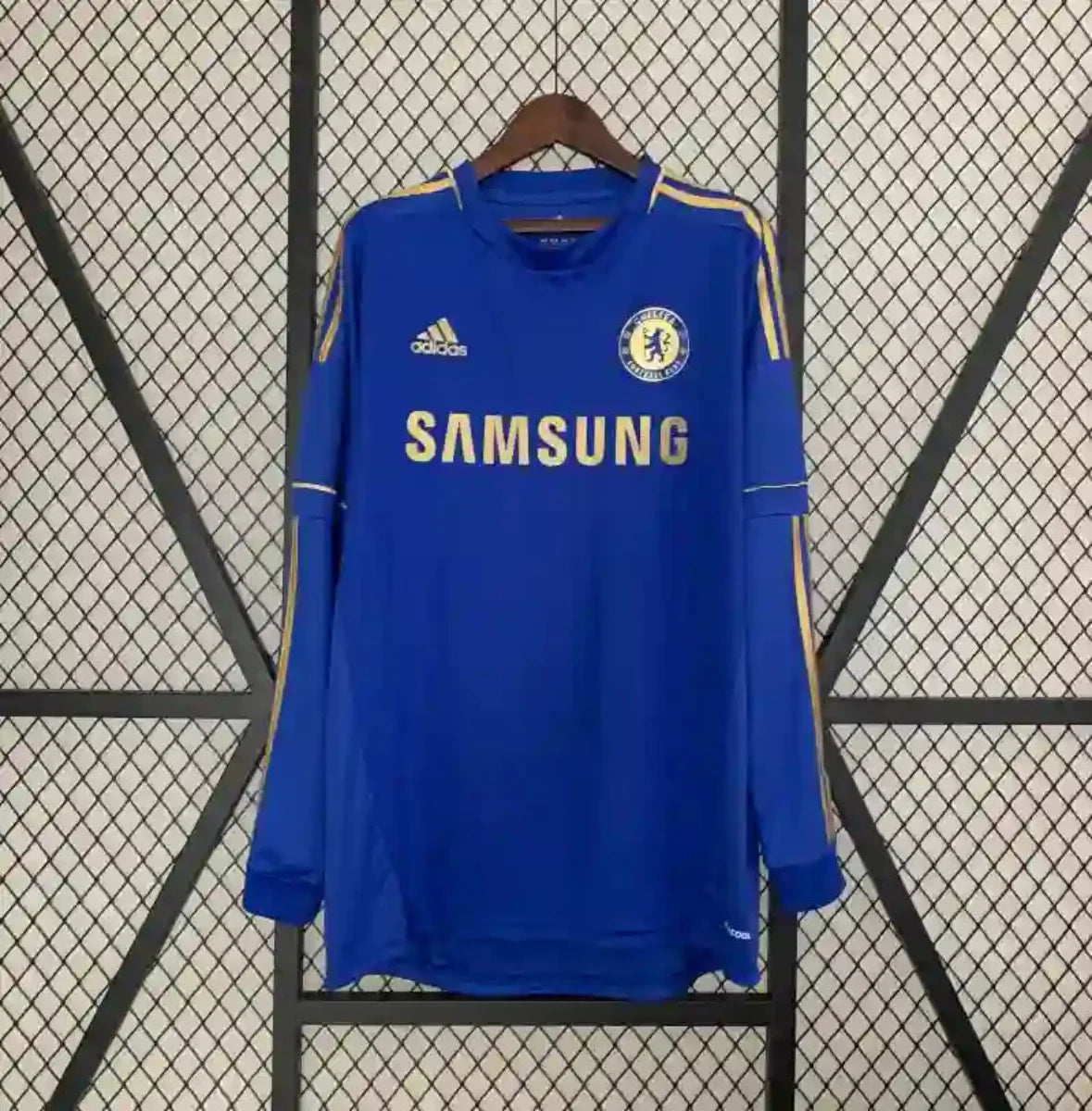 https://cdn.shopify.com/s/files/1/0911/7686/1985/files/Retro-2012-13-Chelsea-Long-Sleeved-Soccer-Jersey-Home-3.webp?v=1759595121